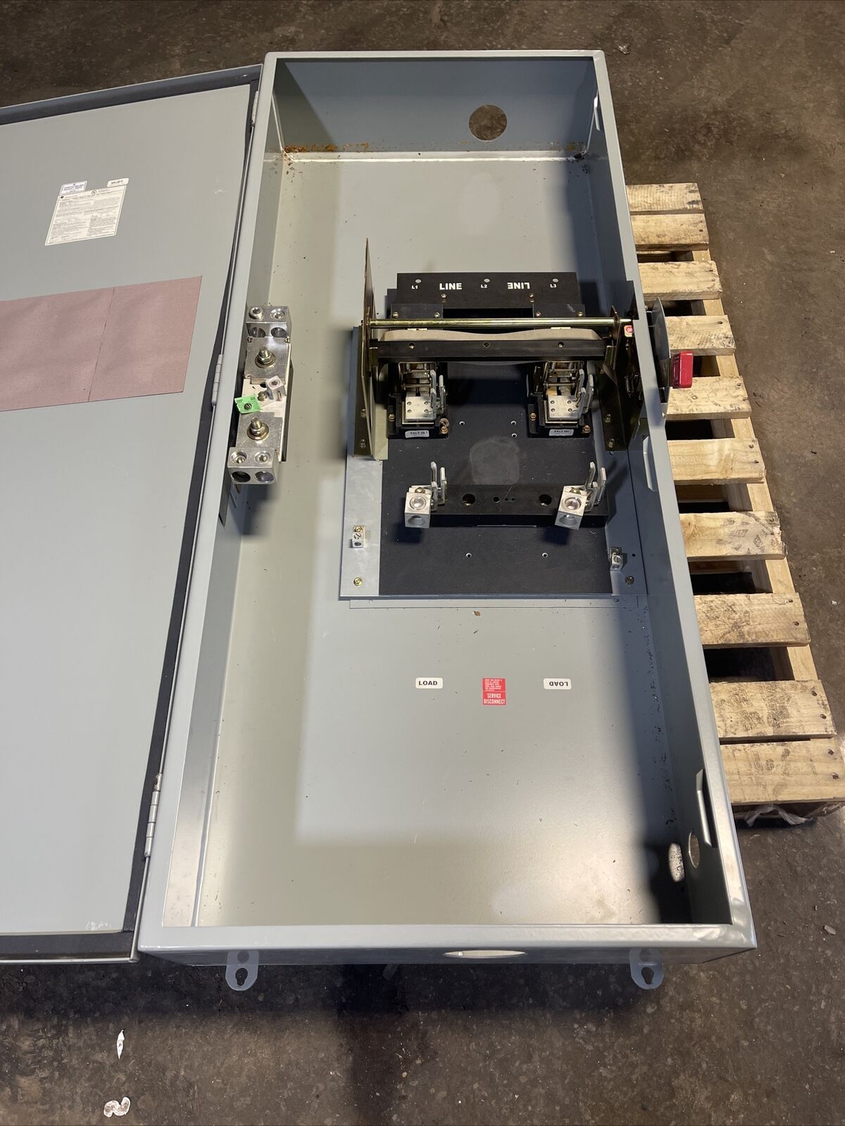 GE TH3225J FUSIBLE SAFETY SWITCH MOD 11 400A 2P 125HP 240VAC 250VDC TYPE 1,5,12
