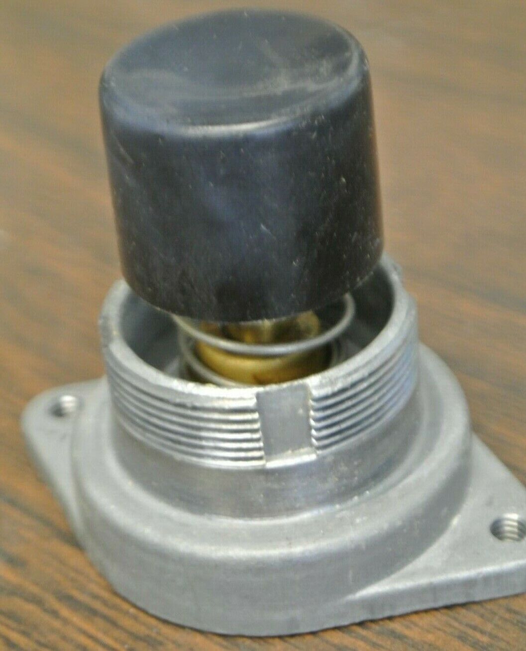 G.E. CR2940YJ200B H.D. OILTIGHT PUSHBUTTON OPERATOR / BLACK / 600V / NEW SURPLUS
