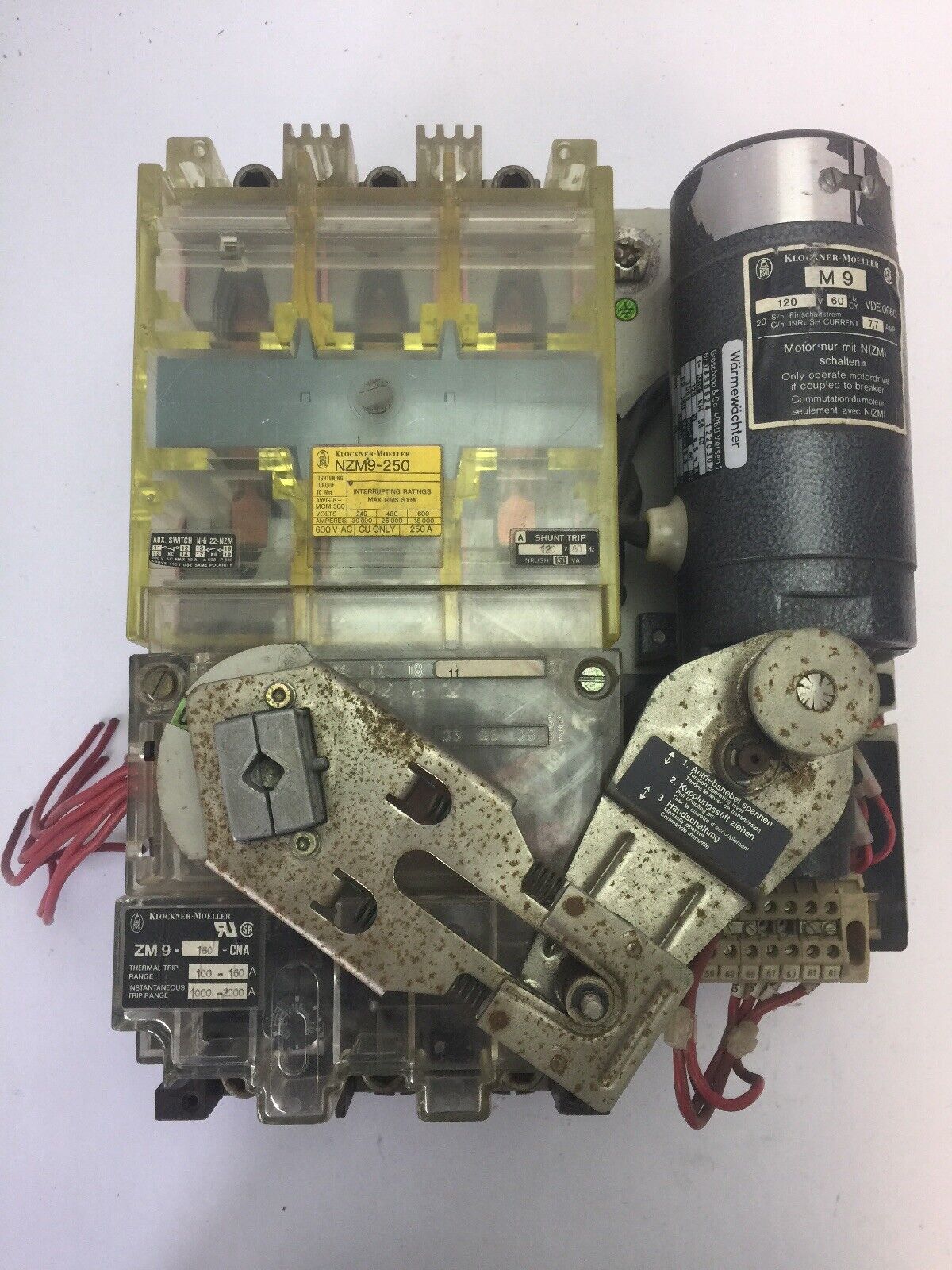 KLOCKNER MOELLER NZM9-250 CIRCUIT BREAKER 600VAC 250A SHUNT TRIP 120V 60HZ M9