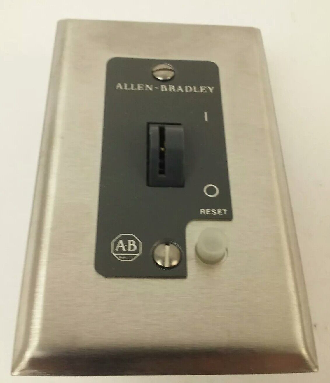 ALLEN BRADELY 600-TQX110 SER.B, MANUAL MOTOR STARTER 240V, NO KEY