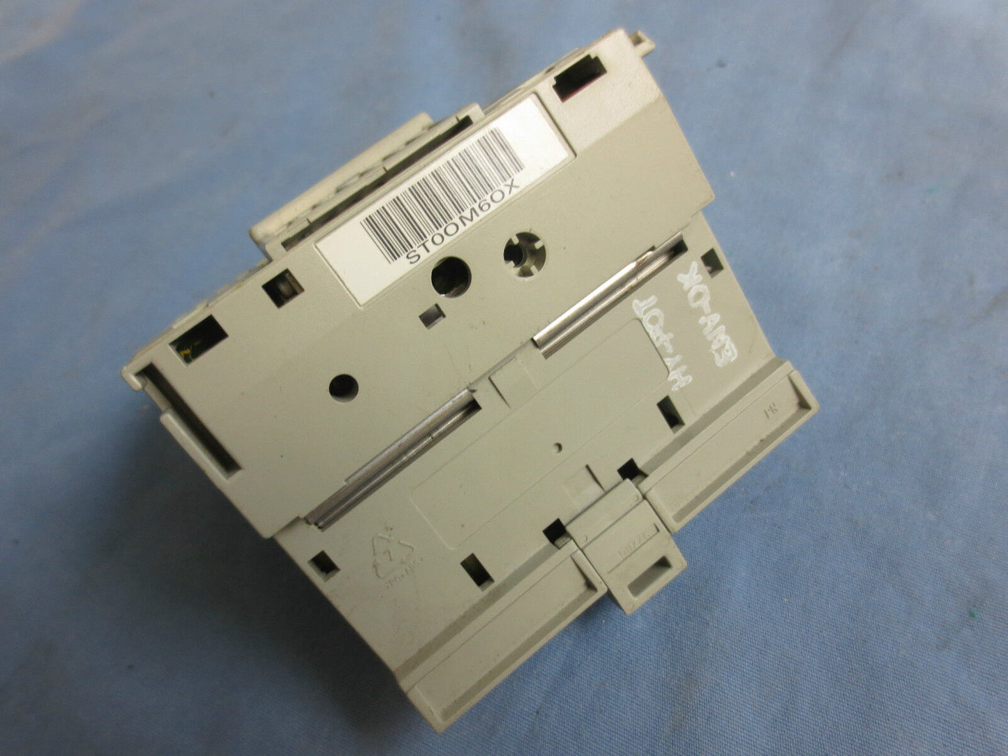 ALLEN-BRADLEY 1794-TB3/A FLEXBUS TERMINAL BLOCK & 1794-OAB/A OUTPUT MODULE