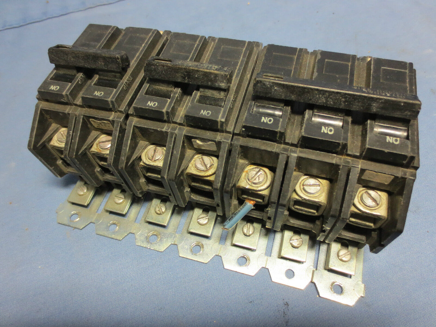 GE CIRCUIT BREAKERS 15A (2) 2-POLE, (1) 3-POLE on RACK - THHQC TYPE
