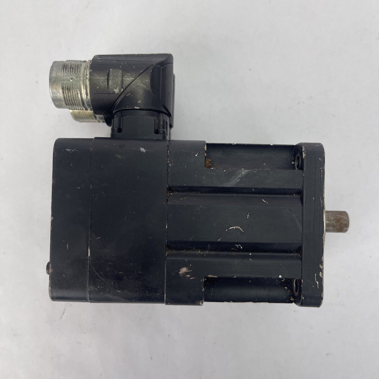 ALLEN BRADLEY MPL-B210V-EJ72AA SERVO MOTOR SER A 8000RPM 0.37kW 460V RMS L-L 3PH