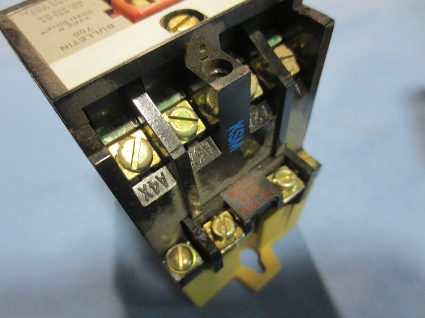 ALLEN-BRADLEY 700-P400A1 Ser. B - AC RELAY