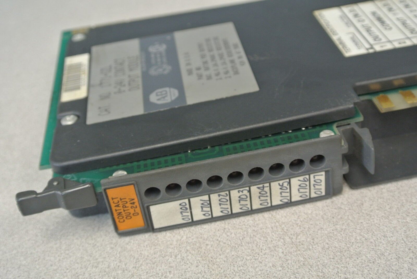 ALLEN-BRADLEY 1771-0ZL / 0-24V CONTACT OUTPUT MODULE