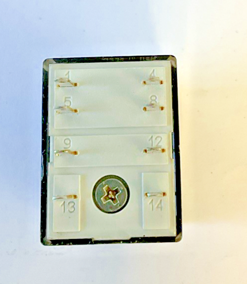 ALLEN BRADLEY 700-HC22Z24-4 W/ 700-HC22Z24 RELAY 24VDC 10A SER.A ***LOTOF5***