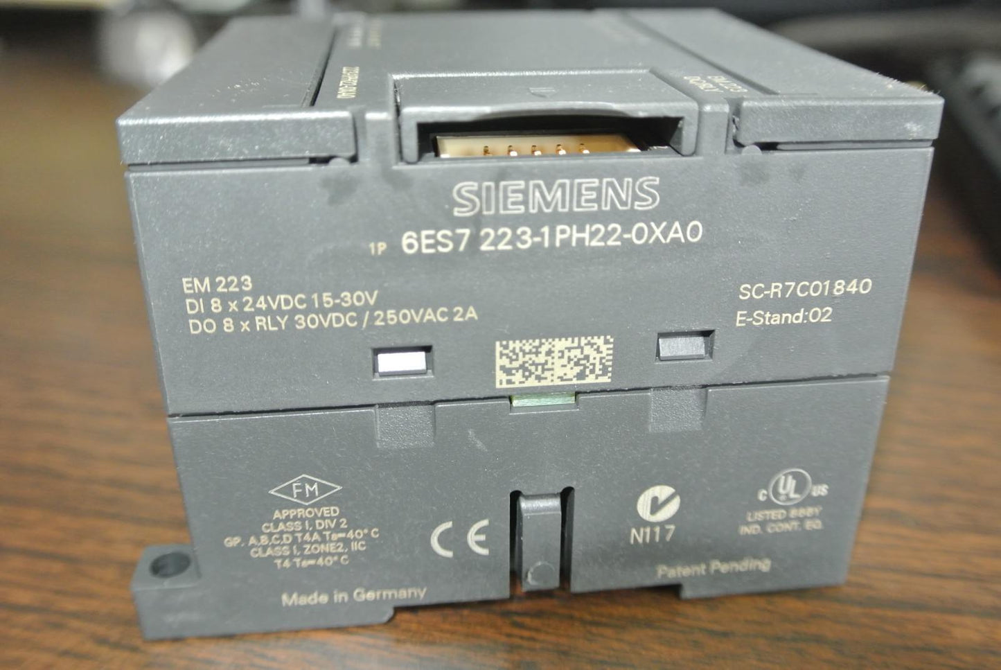 SIEMENS 6ES7 223-1PH22-0XA0 DIGITAL INPUT MODULE 8x24VDC, 15-30V NEW SURPLUS