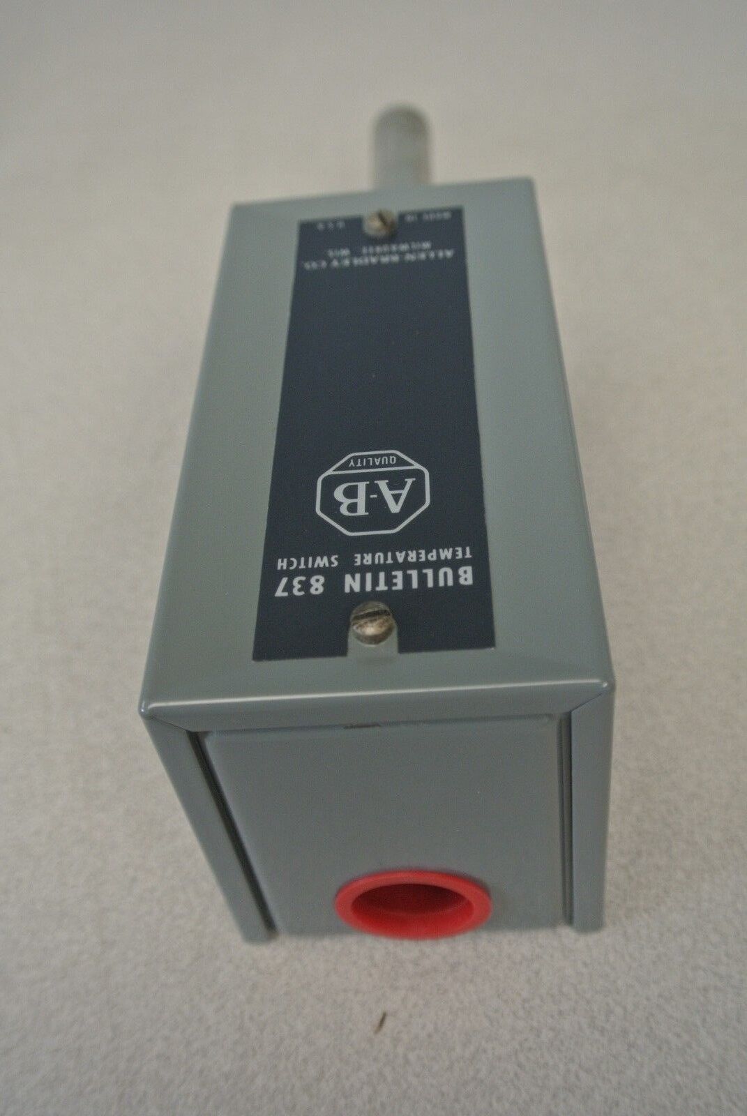 ALLEN-BRADLEY 837-AT11-JMC TEMPERATURE SWITCH / 90-200° F / NEW SURPLUS