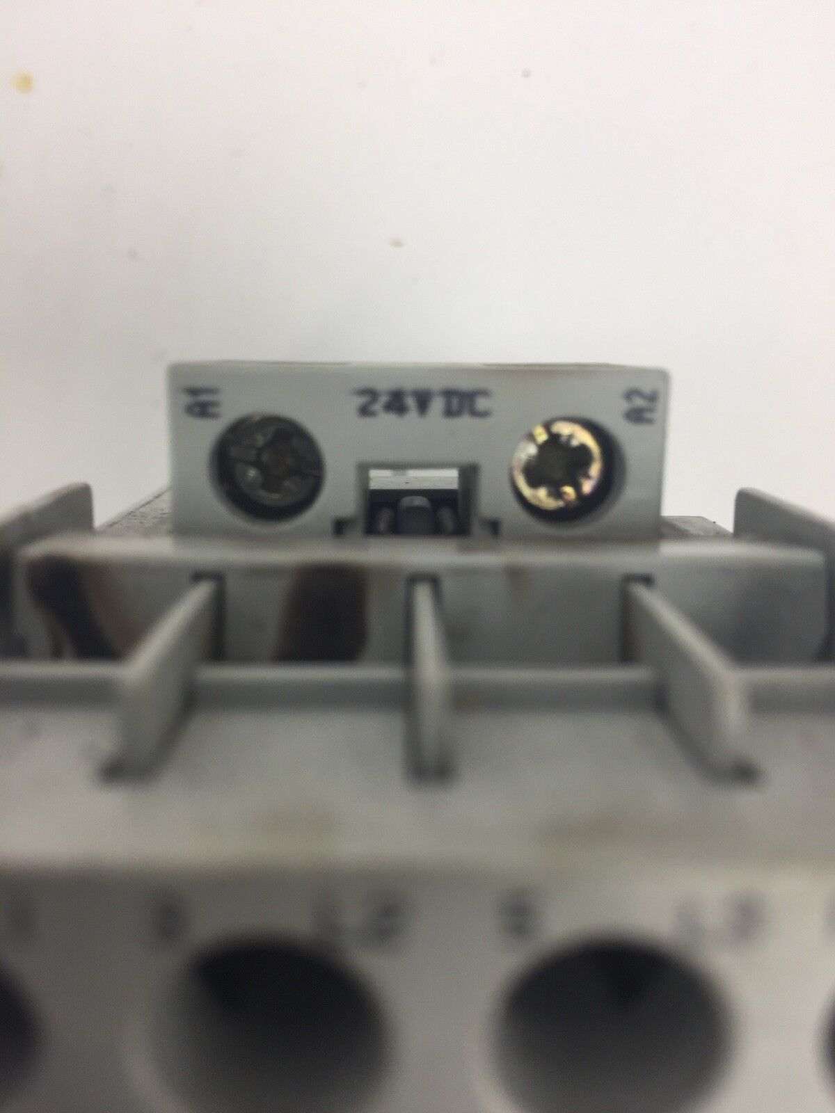ALLEN BRADLEY 100-C23Z*10 CONTACTOR SER B 600VAC 30A COIL 24VDC