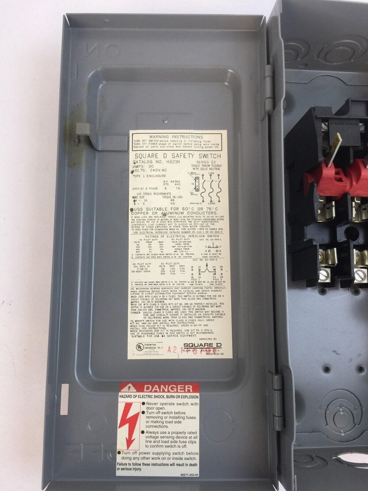 SQUARE D H321 FUSIBLE SAFETY SWITCH SER E2 30A 240VAC 7.5HP 3PH TYPE 1 ENCLOSURE