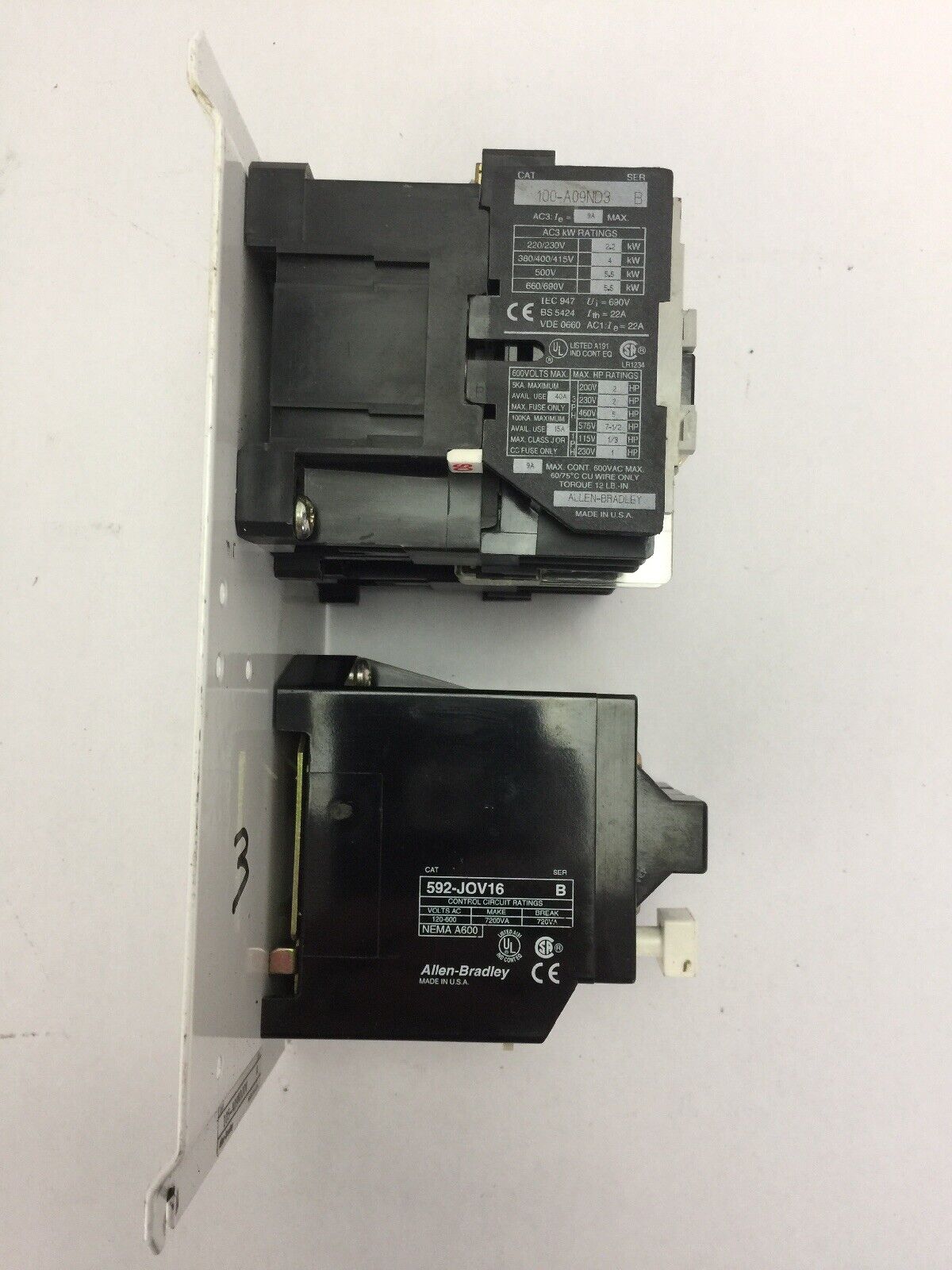 ALLEN BRADLEY 105-A09NDJ0V REVERSING STARTER 100-A09ND3 600VAC 9A 592-J0V16 W31