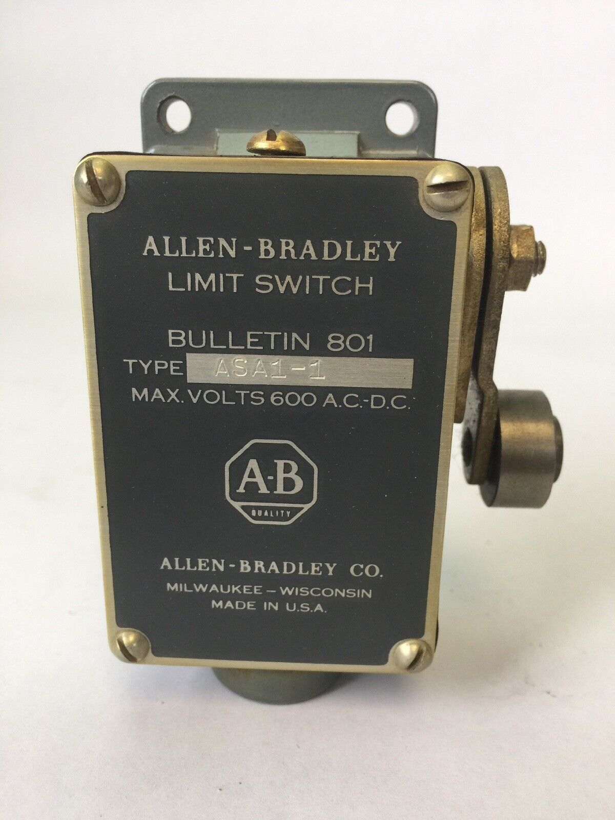 ALLEN BRADLEY 801-ASA1-1 LIMIT SWITCH ROLLER LEVER 600V AC/DC NO CONTACT