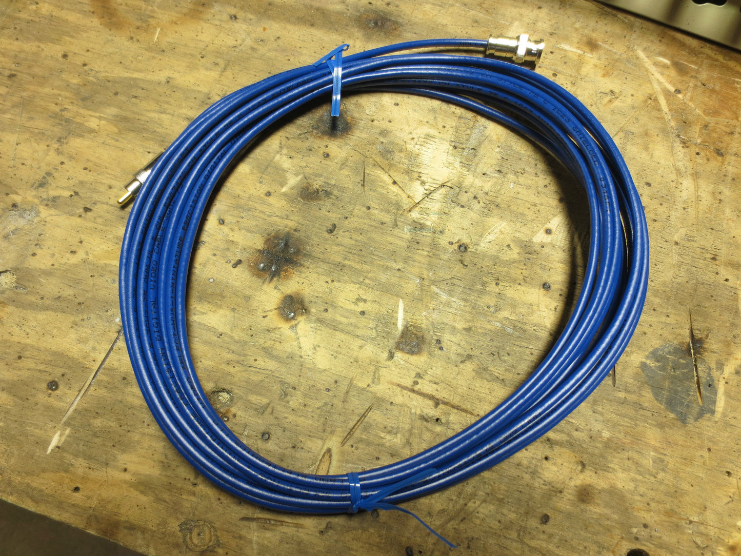 07-20-1793 / BNC MALE to RCA MALE 25-FOOT CABLE - NEW SURPLUS in PACKAGE - BLUE