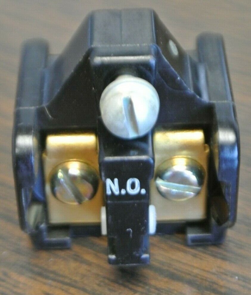 ALLEN-BRADLEY 1495-NX4 / SIZE 0-5 / AUXILIARY CONTACT / 600VAC / NEW SURPLUS