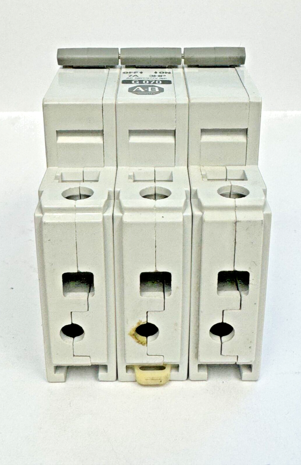 ALLEN-BRADLEY - 1492-CB3-G070 SER. C - MOTOR CONT. - 3 P, 7 A, 277 V, 3 HP, 3PH
