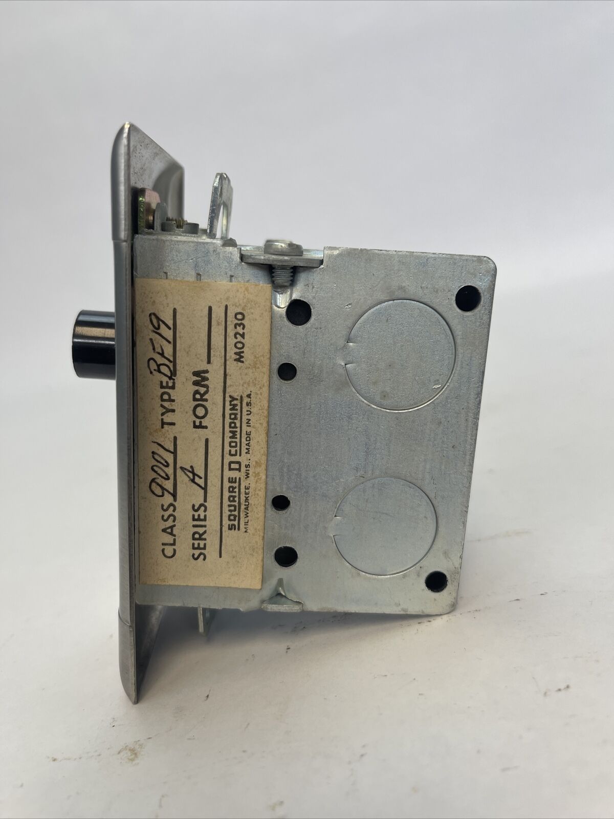 SQUARE D 9001 BF-19 START STANDARD DUTY PUSH-BUTTON STATION 600 VAC/VDC SERIES A
