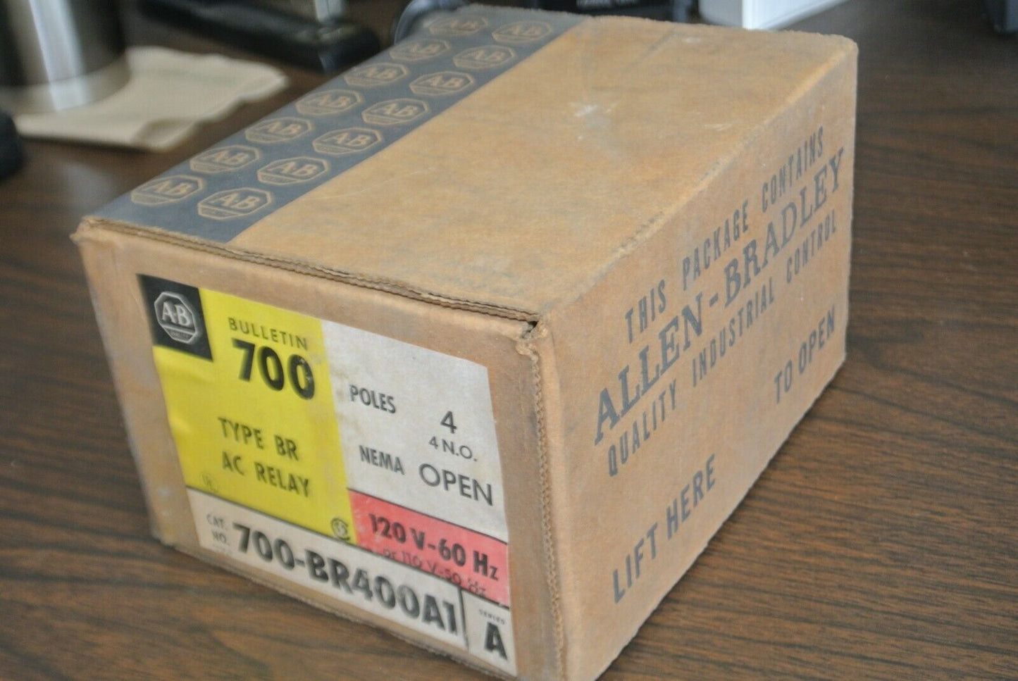 ALLEN-BRADLEY 700-BR400A1 / TYPE BR AC CONTROL RELAY / 4 NO / 120V / NEW SURPLUS
