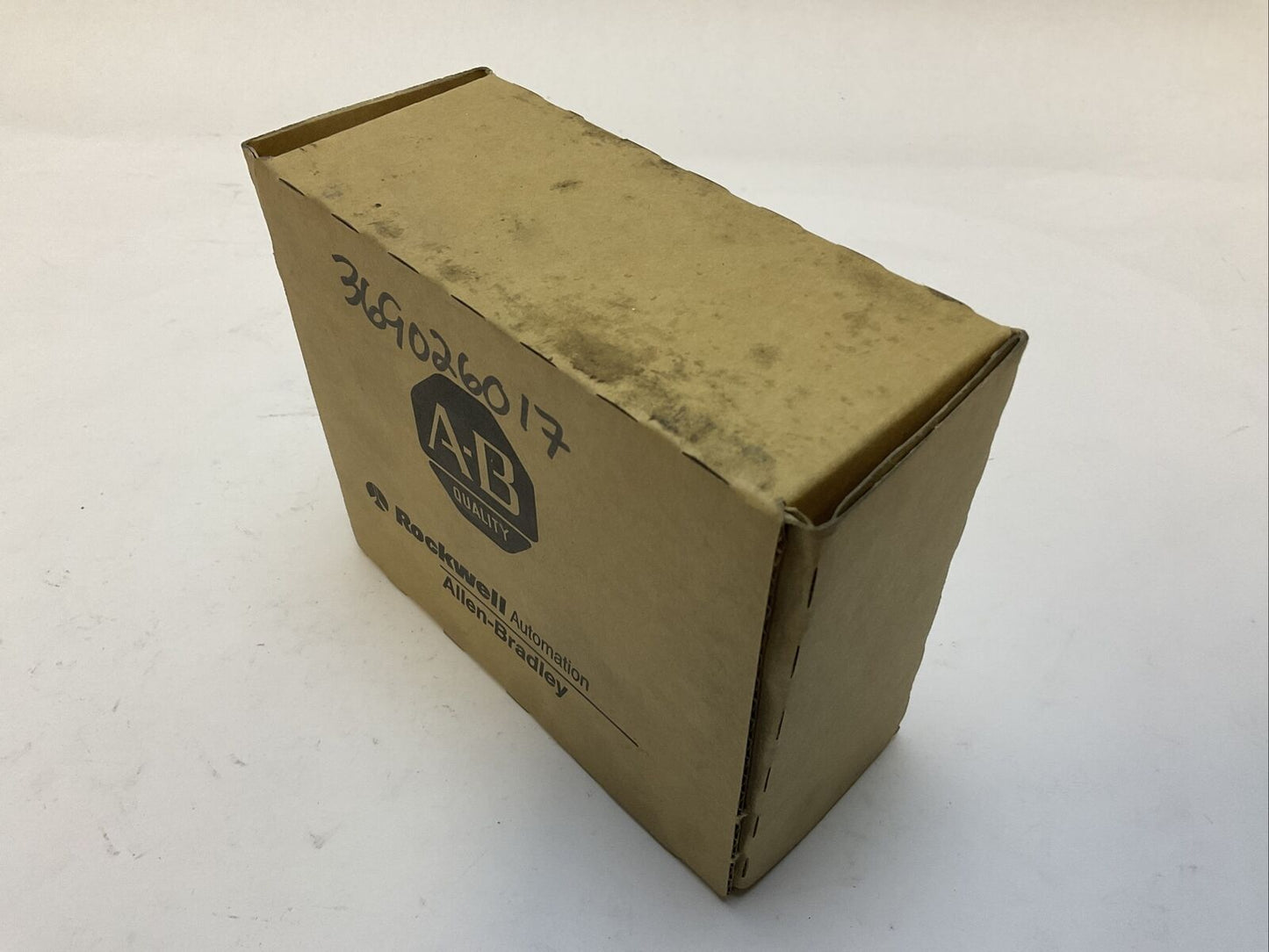 ALLEN BRADLEY 1769-OA16 F/W REV 3.1 DIR/VER 10000204959/00 SER A 16 PT
