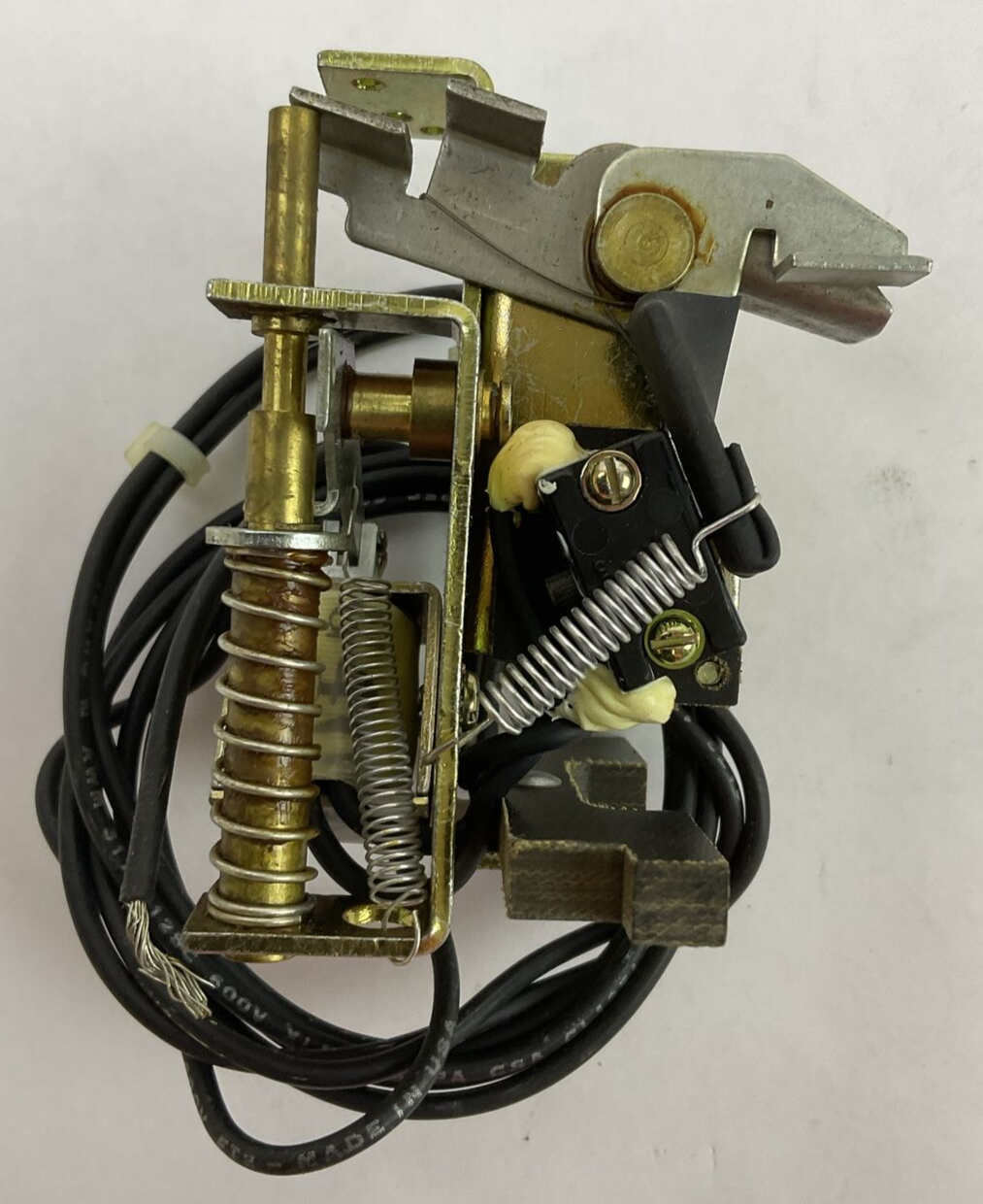 GE SHUNT TRIP 24VDC FOR TKM3F 1200AMP CAT NO: ???