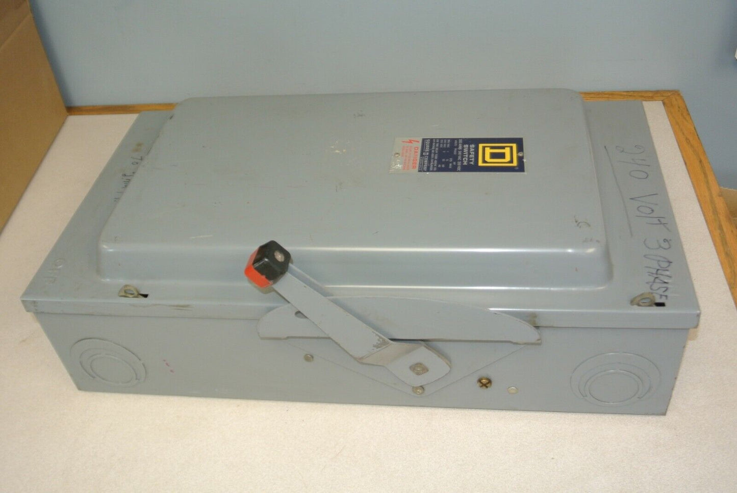 SQUARE D H224N FUSIBLE SAFETY SWITCH / 240V / 200A / H-224-N