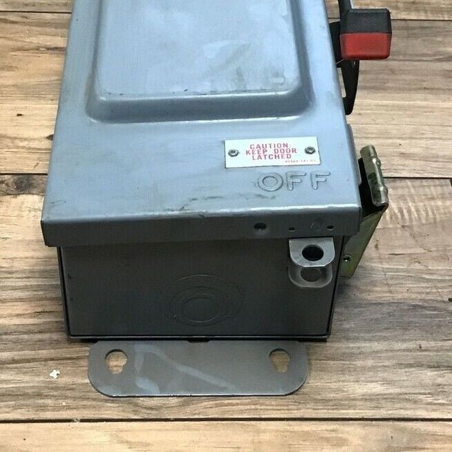 SQUARE D H221A SER.E1 SAFETY SWITCH 30A 240VAC 250VDC FUSIBLE TYPE 12K