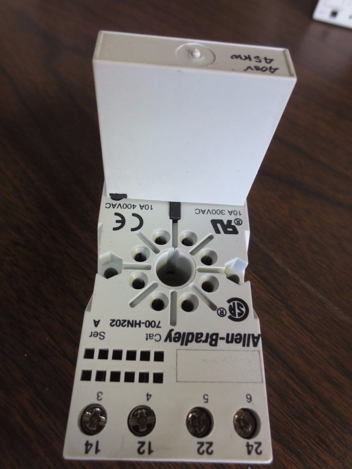 ALLEN-BRADLEY 700-HA32Z24 RELAY + 700-HN202 SOCKET / BASE
