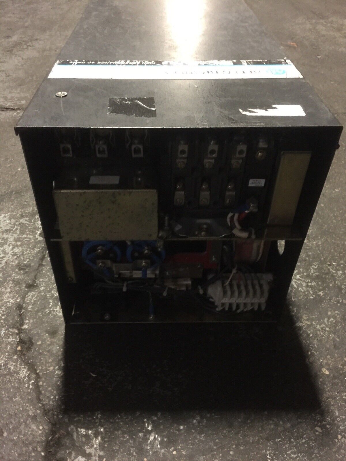 ALLEN BRADLEY 1392-B100-RK-MC-C2-A-F1-F3 AC DRIVE INPUT 460VAC 43A OUTPUT 440VAC