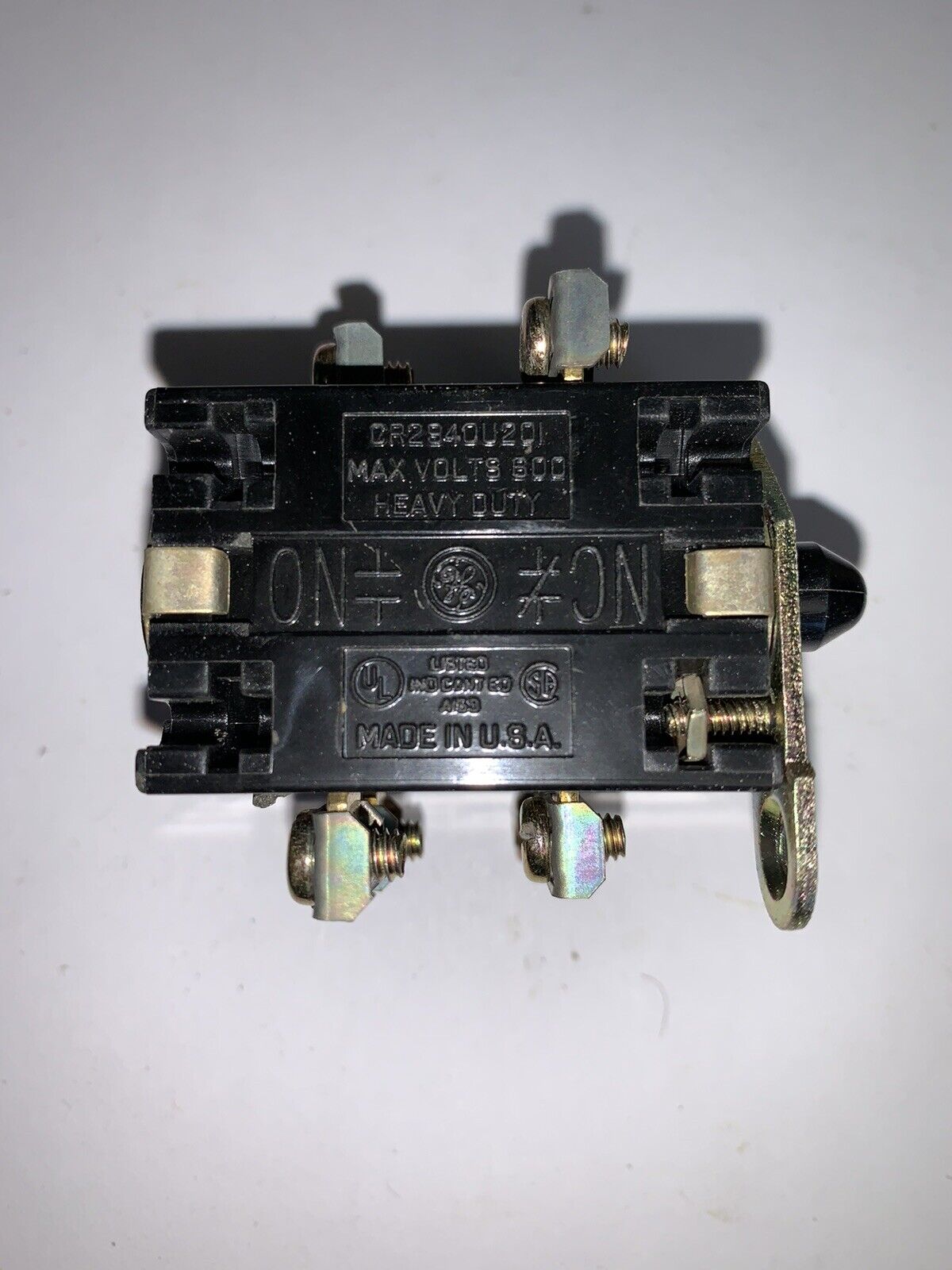 General Electric Heavy-Duty Oiltight Selector Switch CR2940UB203E