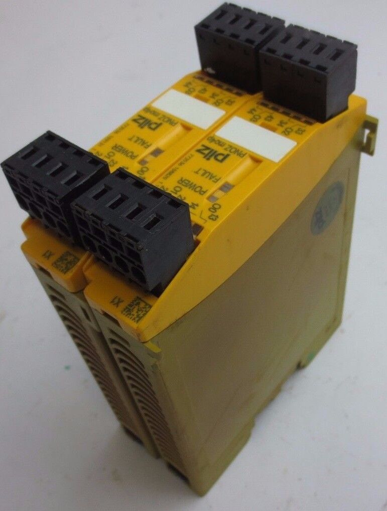 PILZ PNOZ mo4p 773536 SAFETY RELAY OUTPUT MODULE 240VAC, 6A / 24V, 6A LOT of 2