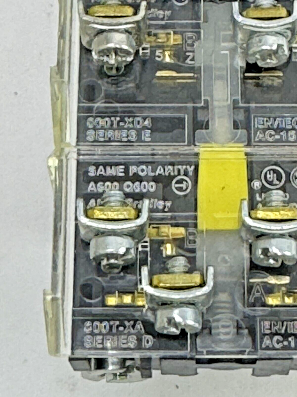 ALLEN-BRADLEY - 800T-FXTQH2RA5 SER. U - RED MUSHROOM PUSH/PULL BUTTON W/ BLOCK