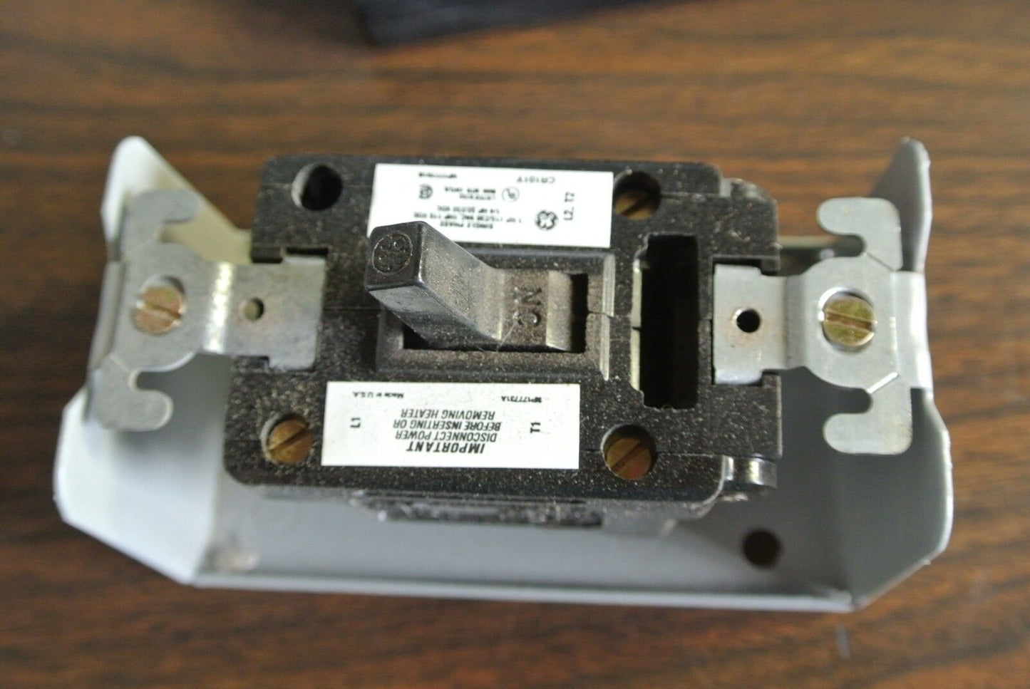 GE CR101Y1 - MANUAL MOTOR STARTER, SINGLE SPEED - 1HP, 115/230VAC NEW SURPLUS