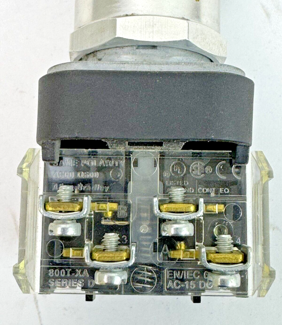 ALLEN-BRADLEY - 800T-QTH2G SER. U - GREEN ILLUMINATED PUSH BUTTON W/ BLOCK