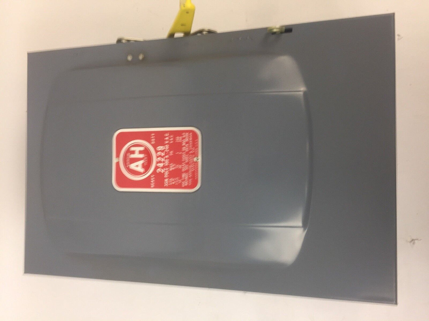 ARROW HART 24229 FUSIBLE HD SWITCH 3SN POLES 100AMP 240VAC 15HP NEMA 1 ENCLOSURE