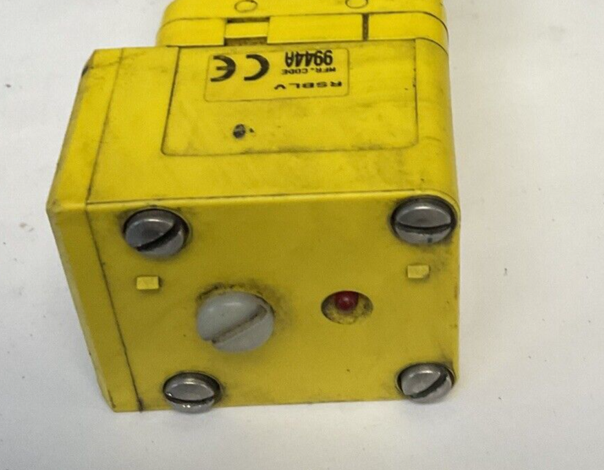 BANNER 9945A PHOTOELECTRIC SENSOR W/RSBLV MAXI-BEAM 240VAC 30VDC