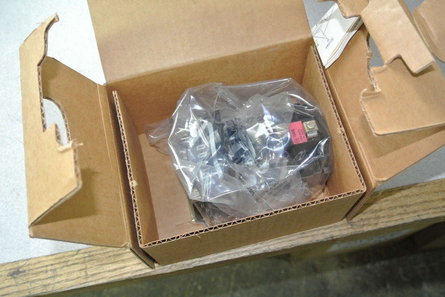 ALLEN-BRADLEY 700-BRZ310A1 AC CONTROL RELAY - 3NO/1NC 120V COIL 10A NEW SURPLUS