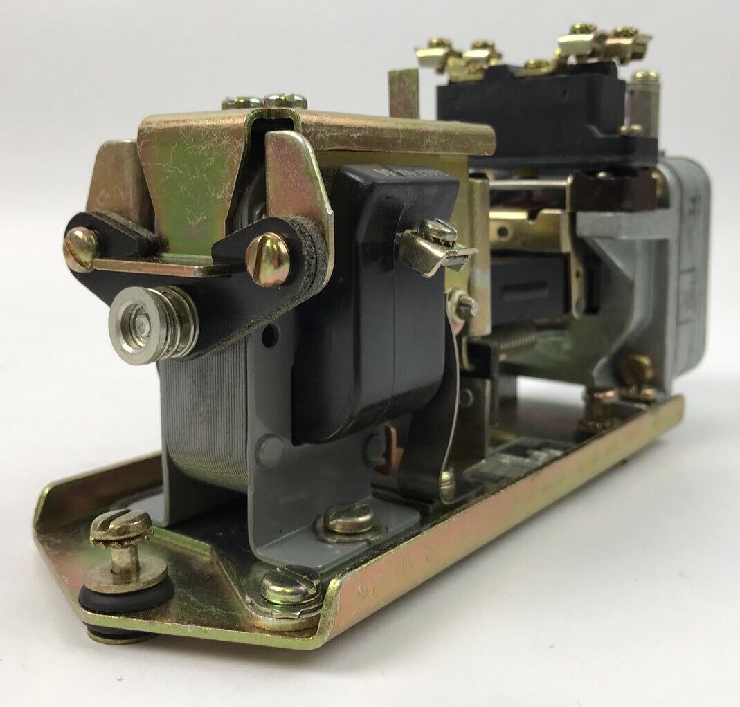 SQUARE D 9050 BO-1E A C PNEUMATIC TIMING RELAY, 120V 60HZ, 110V 50HZ. *NEW*