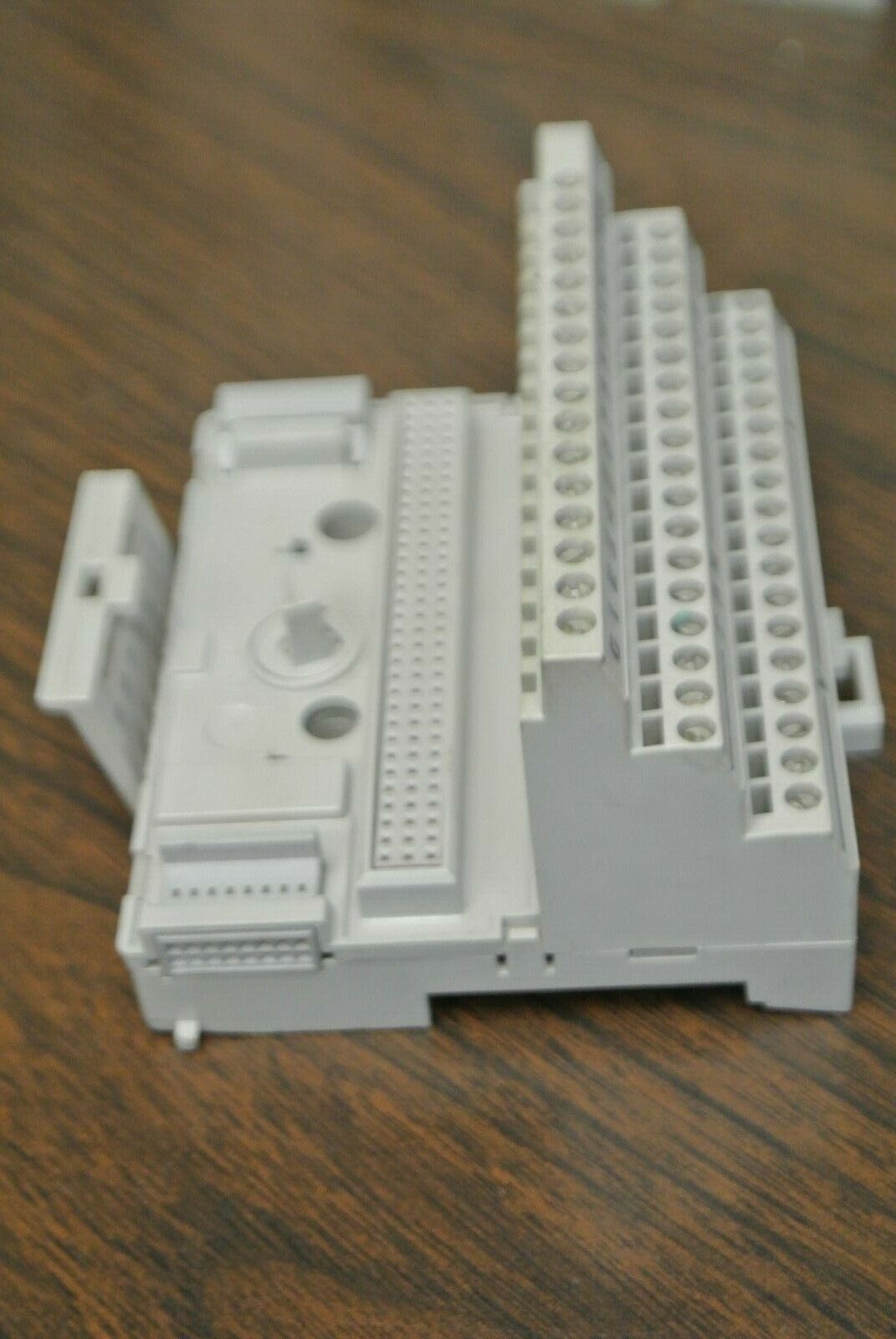 ALLEN-BRADLEY 1794-TB3 TERMINAL BASE / Ser. A, Rev. A02 / 120VAC / 10A