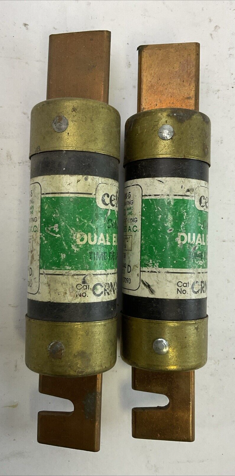 CEFCO CRN-R 125 DUAL ELEMENT TIME DEALY FUSE 125AMP 250VAC (LOT OF 2)