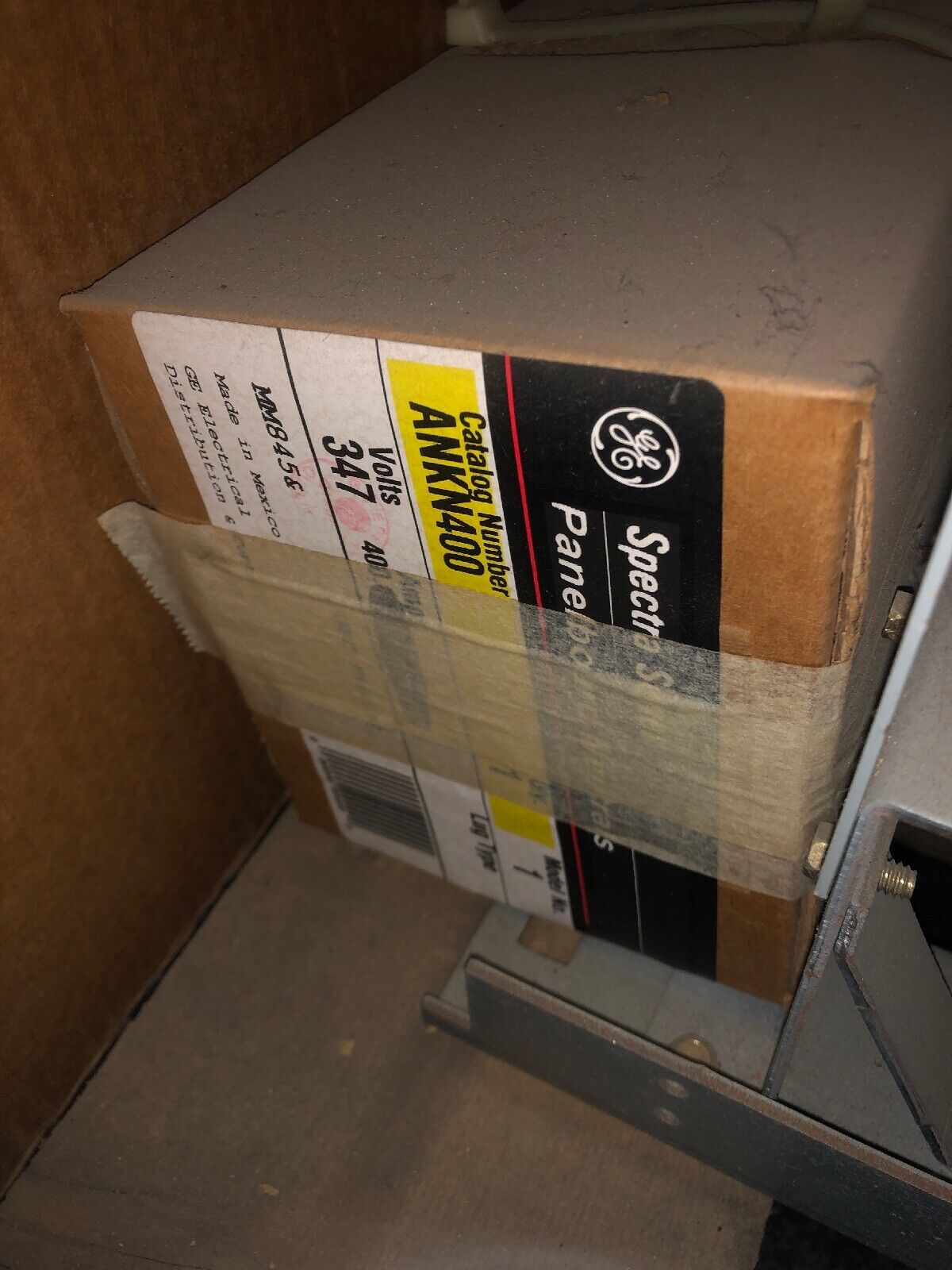 GE APNB1802FB Panelboard 1Ph 3Wire 120/240VAC APNB Bolt-On Style 250A