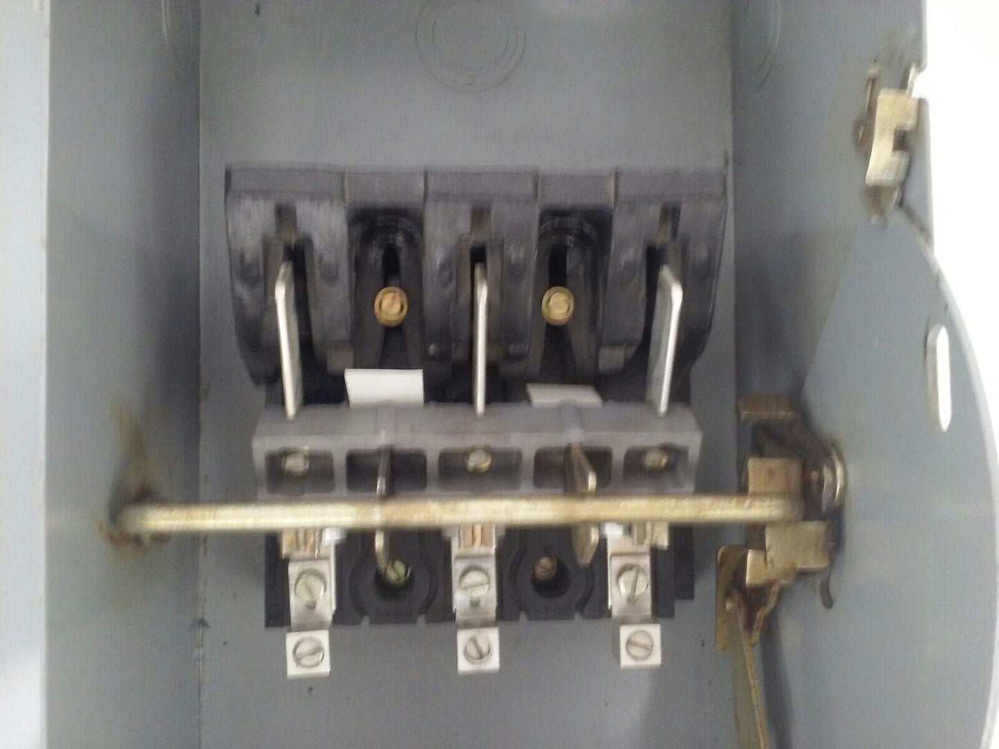 WESTINGHOUSE HFN323 NON FUSIBLE SAFETY SWITCH 100A 240V 3PH 30HP TYPE 1 INDOOR