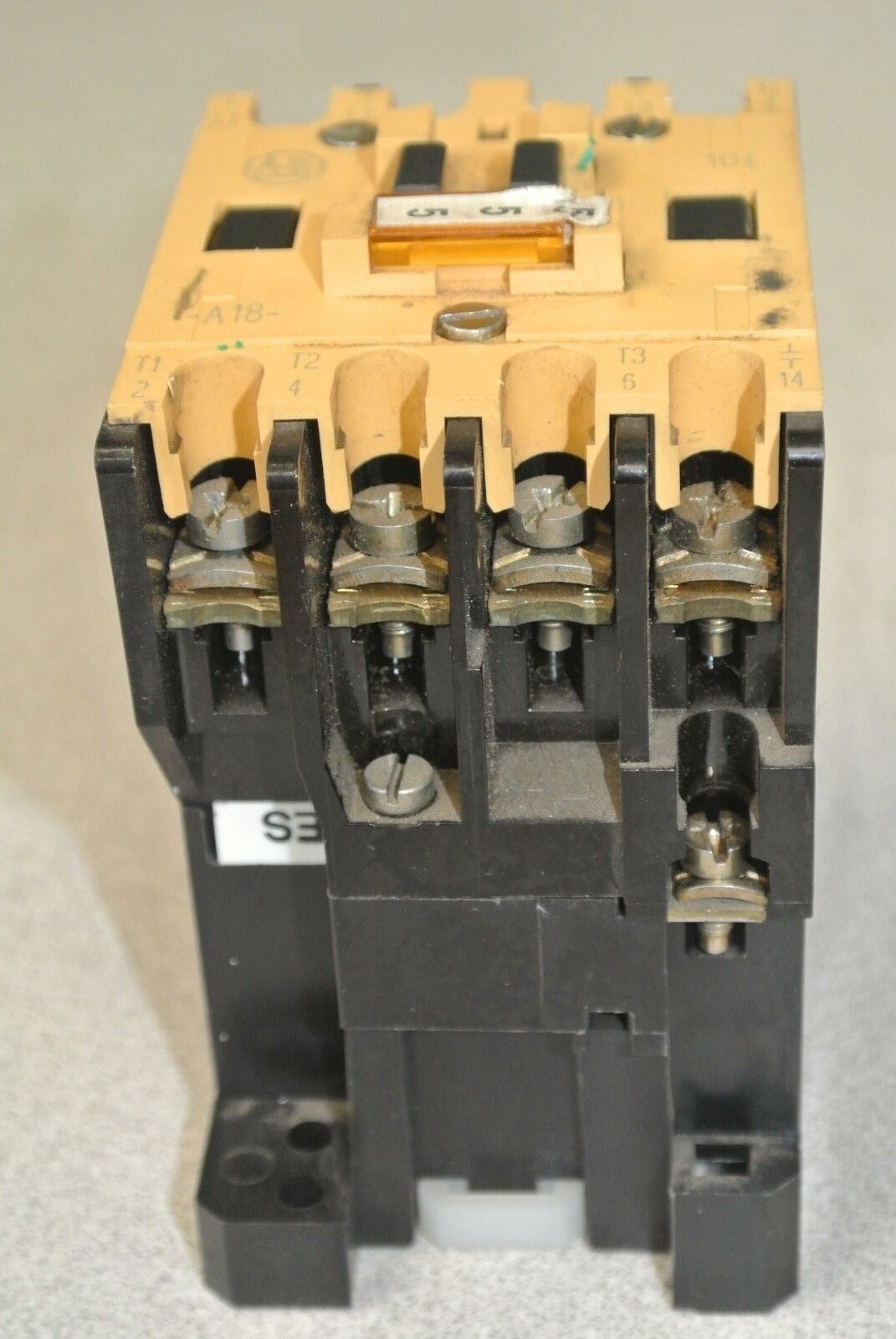 ALLEN-BRADLEY 100-A18ND3 Ser. C / CONTACTOR 18A, 3-P, 220-660VAC, 24VAC COIL