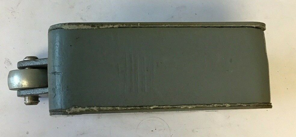 CUTLER HAMMER 10316H57A LIMIT SWITCH 2 1/4LBS 600V RIGHT HAND