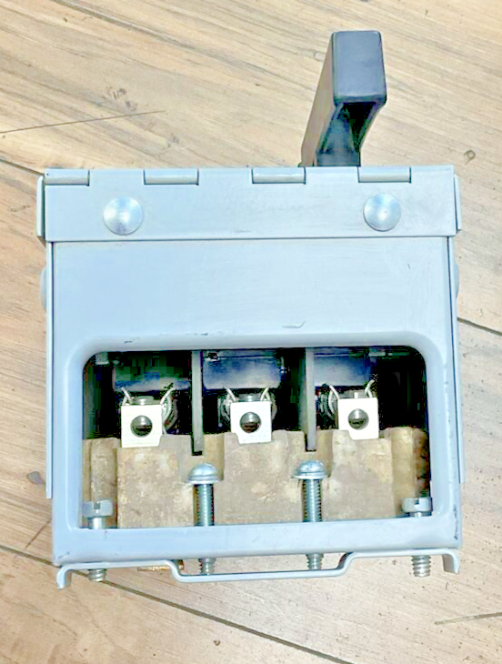 ITE SIEMENS V2B3211R VACU-BREAK PANELBOARD SWITCH SER.A 240V 30A 3POLE 3PH
