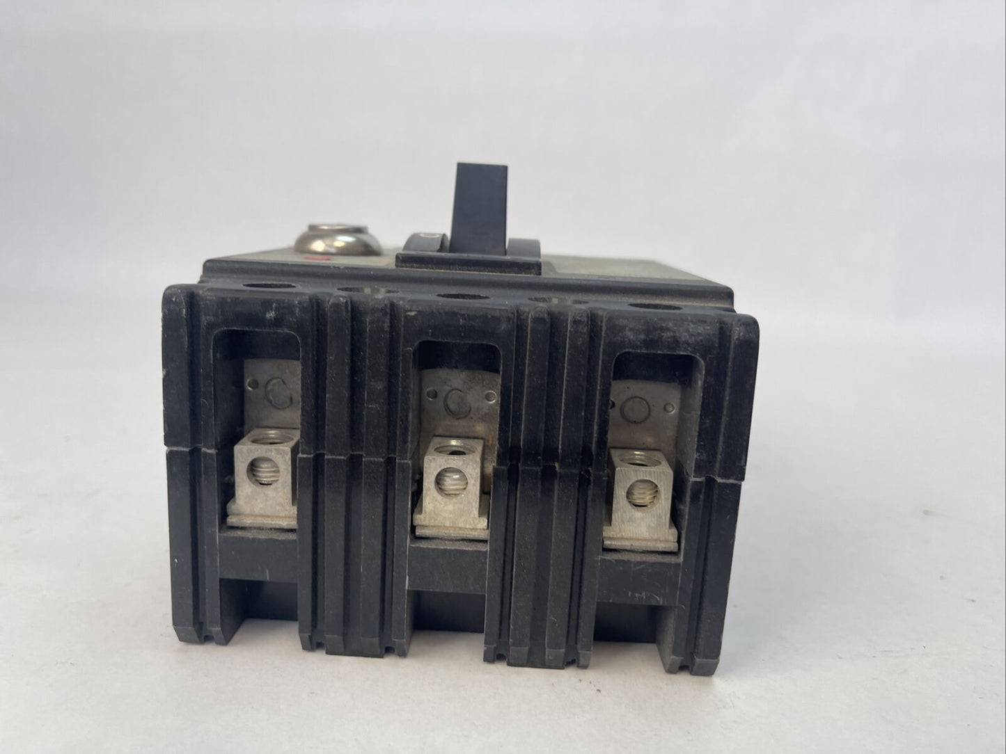 SQUARE D FAL34020CL CIRCUIT BREAKER 20AMP 480VAC 250VDC 3POLE SER 2 *MISSING KEY
