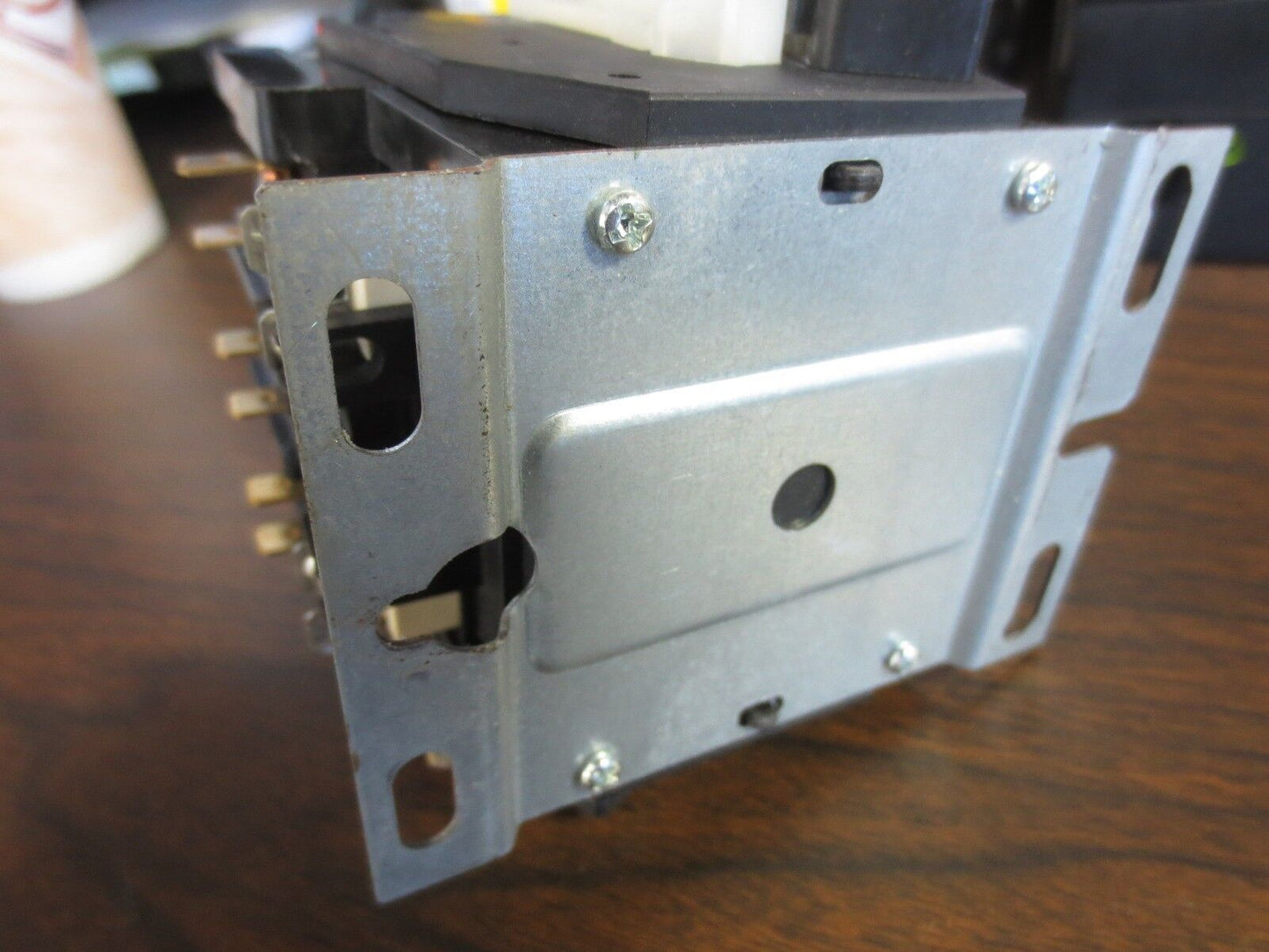 TOTALINE P282-0632 CONTACTOR 120V COIL 75A 600V w/ V7-2B17E9 SWITCH (2)