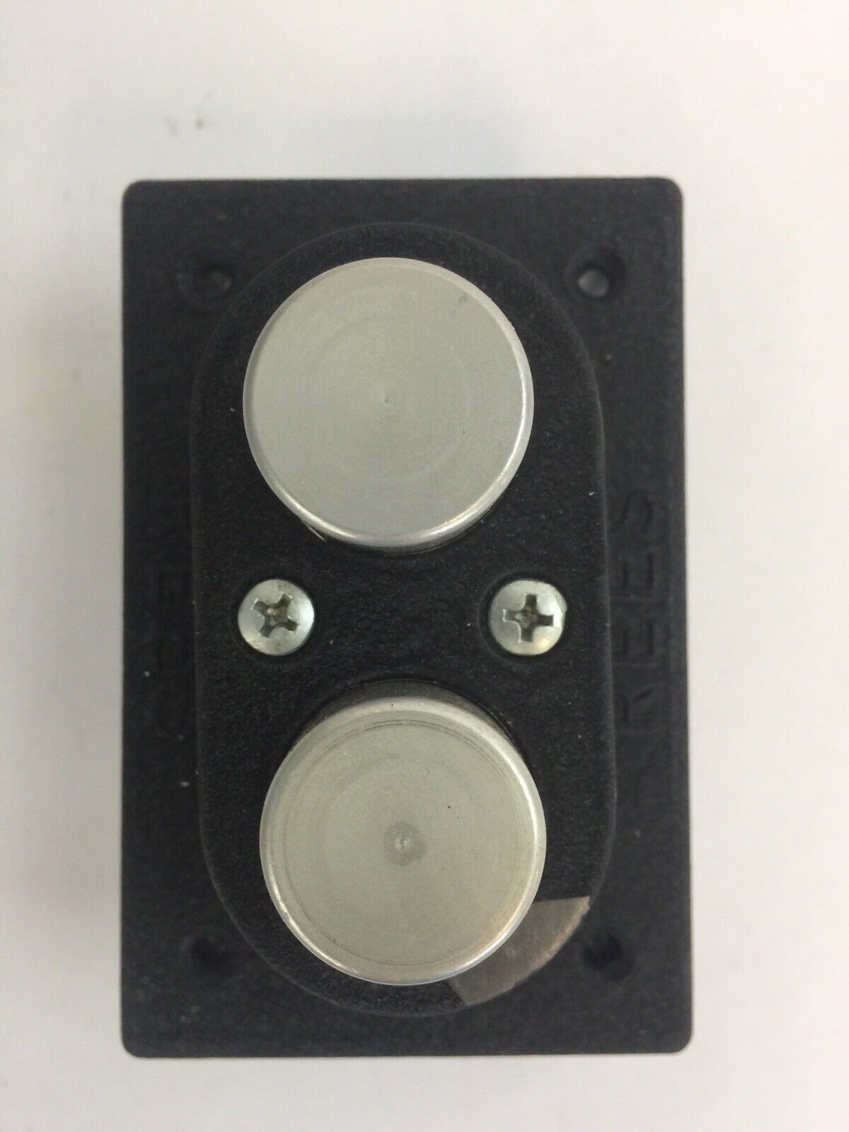 REES 01301-000 PUSHBUTTON SWITCH 600VAC 250VDC SAME POLARITY ONLY