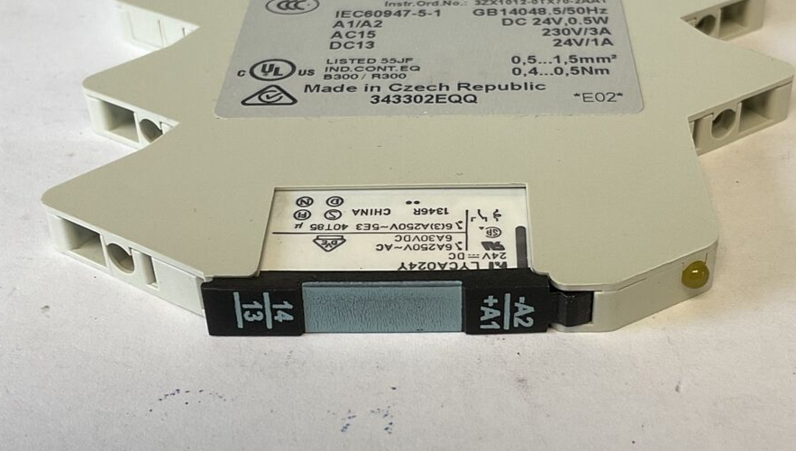 SIEMENS 3TX7014-1AM00 RELAY 24VDC 0.5W 230V 3A ***LOTOF3***