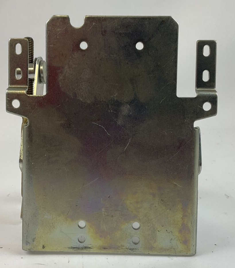 ALLEN BRADLEY STARTER 1494V-M40 CIRCUIT BREAKER DISCONNECT MECHANISM SER A