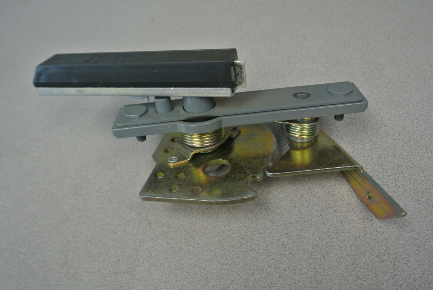 ALLEN-BRADLEY 1494F-L2 DOOR HARDWARE KIT / TOP & BOTTOM LATCHING / NEW SURPLUS