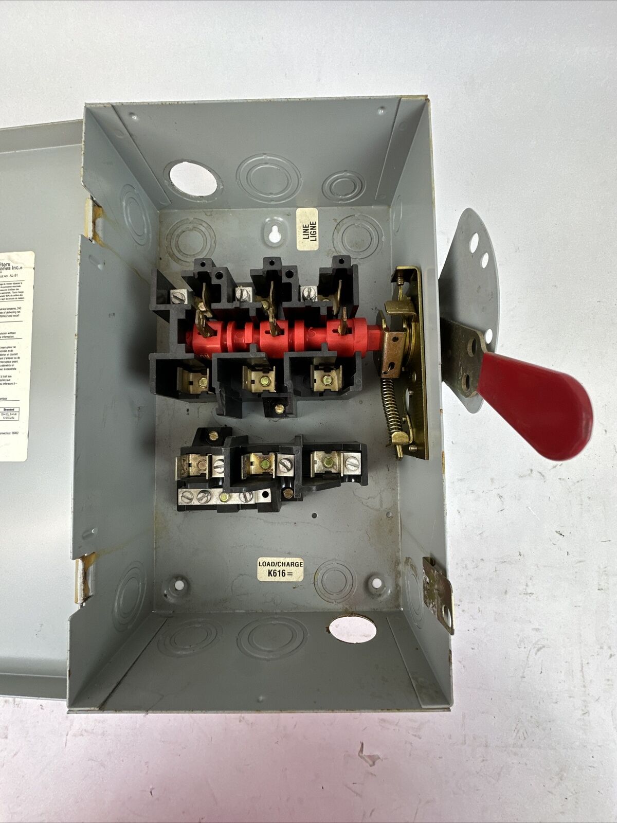 GE TG4322 FUSIBLE SAFETY SWITCH MOD 8 60A 240VAC 3PH 15HP 250VDC 10HP 3P TYPE 1